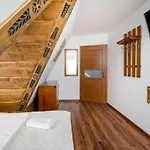 Bed & Breakfast Pod Reglami - - Skywalk - Blisko Do Szlakow Tpn Wiktorowki, Rusinowa Polana , Gesia Szyja , Brzeziny , Psia Trawka , Toporowa Cyrhla , Murowaniec , Hala Gasienicowa Ciche Małe