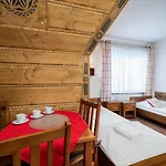 Pod Reglami - - Skywalk - Blisko Do Szlakow Tpn Wiktorowki, Rusinowa Polana , Gesia Szyja , Brzeziny , Psia Trawka , Toporowa Cyrhla , Murowaniec , Hala Gasienicowa Bed & Breakfast Ciche Małe