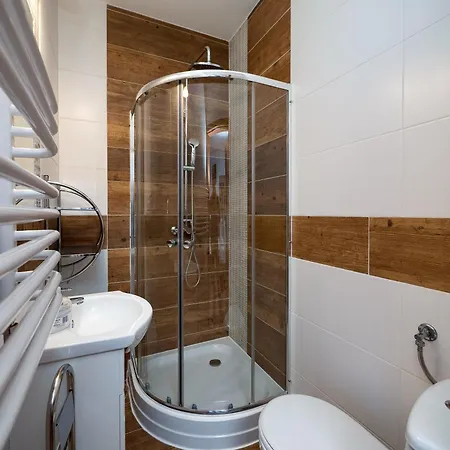 Willa Pod Reglami Male Ciche - Jacuzzi & Sauna Idealna Baza Wypadowa W Gory! Wiktorowki, Rusinowa Polana , Gesia Szyja , Toporowa Cyrhla , Murowaniec , Hala Gasienicowa Oda ve Kahvaltı